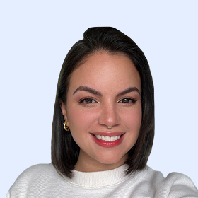 Headshot of Daniela Polo, B2B Website Designer